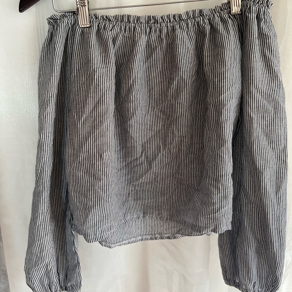 brandy melville striped off the shoulder top! very comfortable